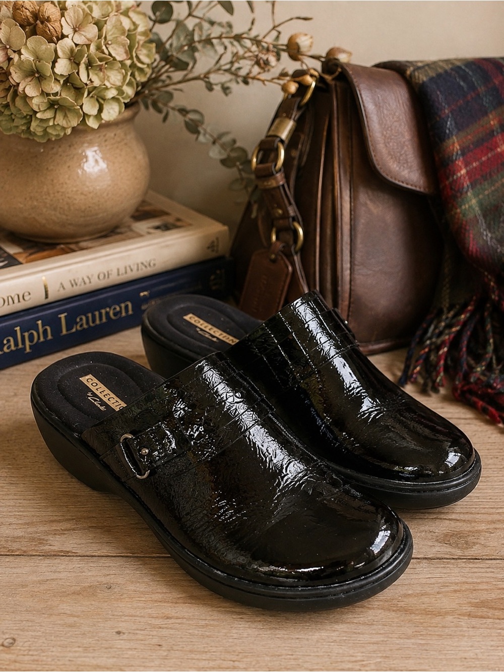Clarks Delana Amber Black Patent Leather Clogs Mules | Size 7